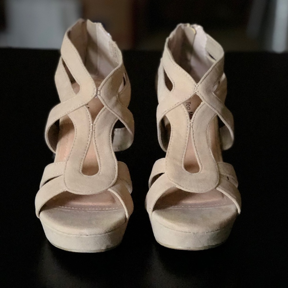Taupe/Sand cutout wedges!